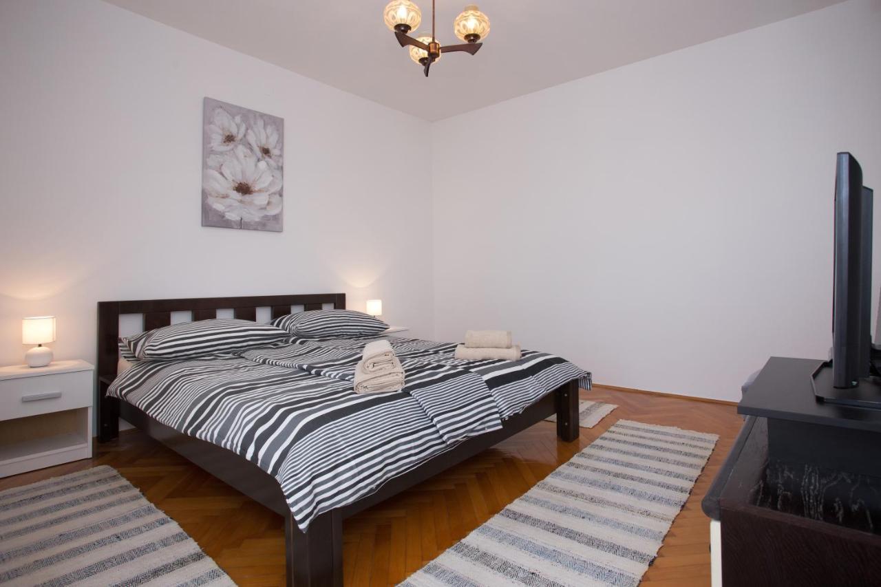 Rose Apartman *